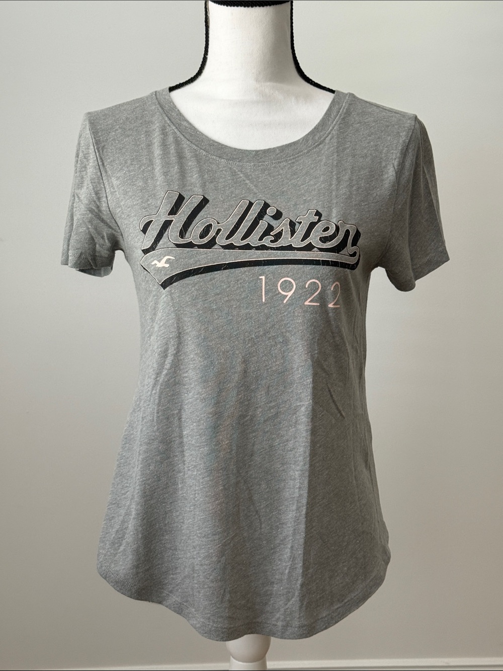 Hollister Heather Gray Short Sleeve Logo Tee